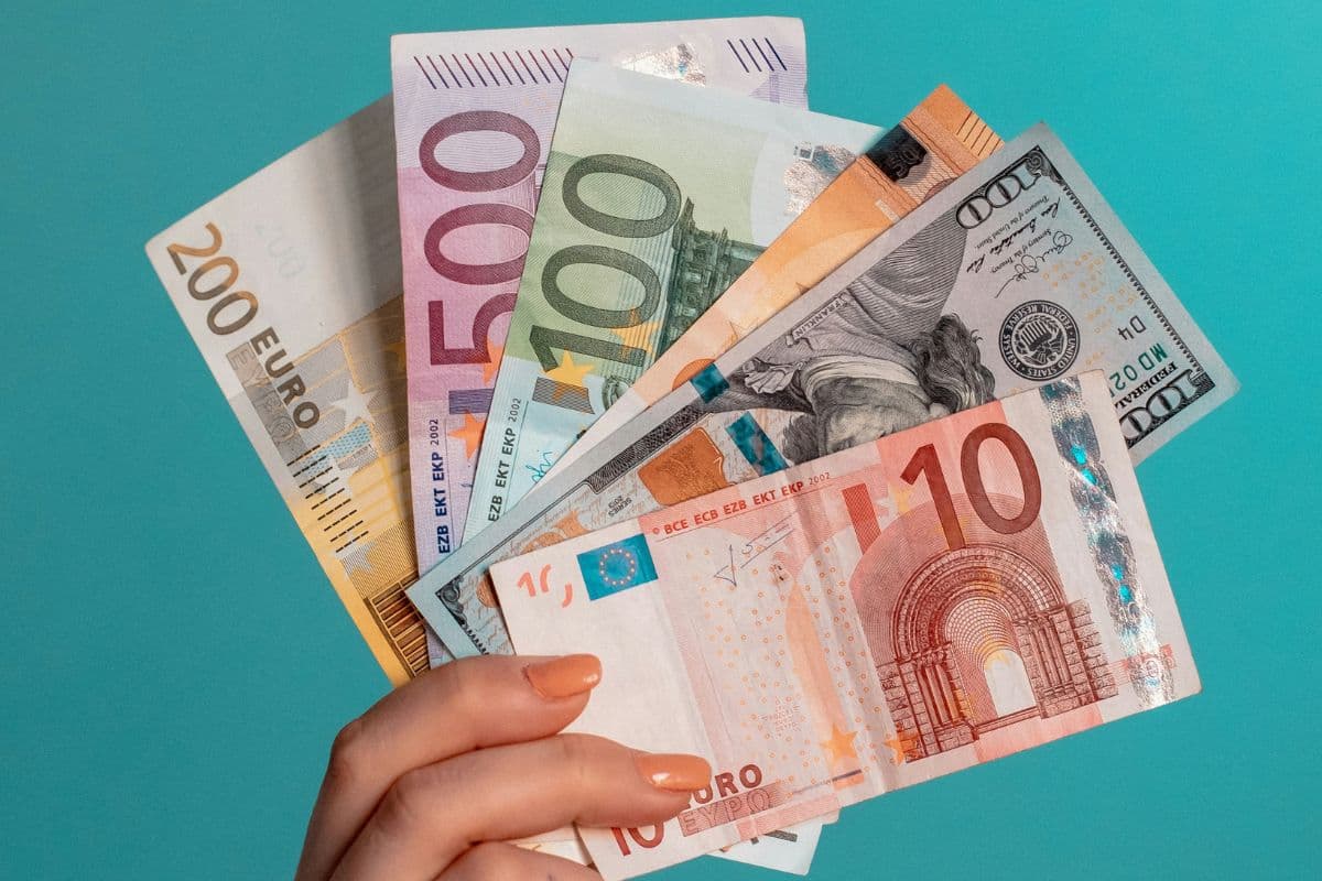 Wealth Horoscope November 17 to 23, 2025: Who is lucky and who should be cautious