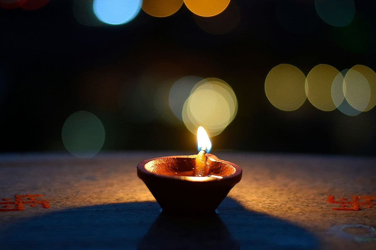 Diwali 2025 Muhurat Worldwide: Timings for USA, UK, Canada and More