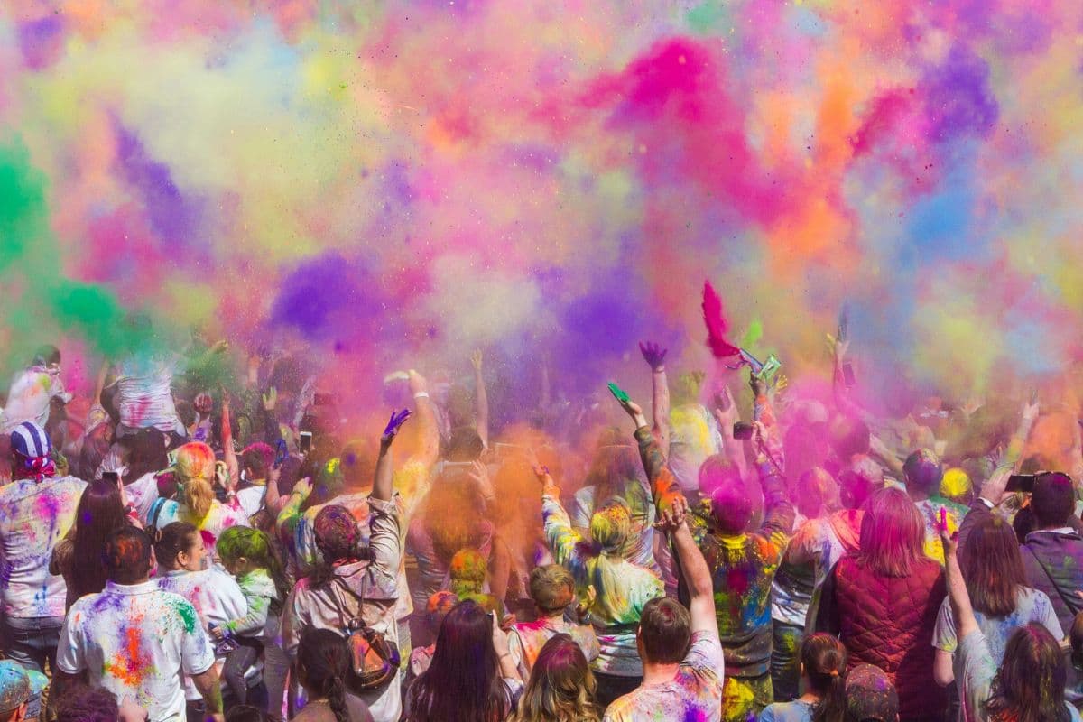 Holi 2026 Date & Muhurat: Holika Dahan, Dhulandi + Bhadra Timing